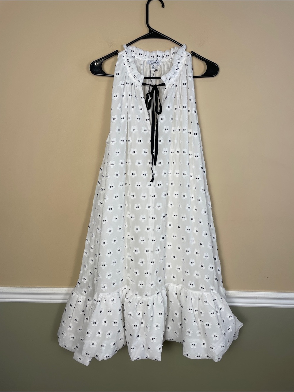 NWT Current Air Women’s Floral White Black Tie Neck Sleeveless Babydoll Dress